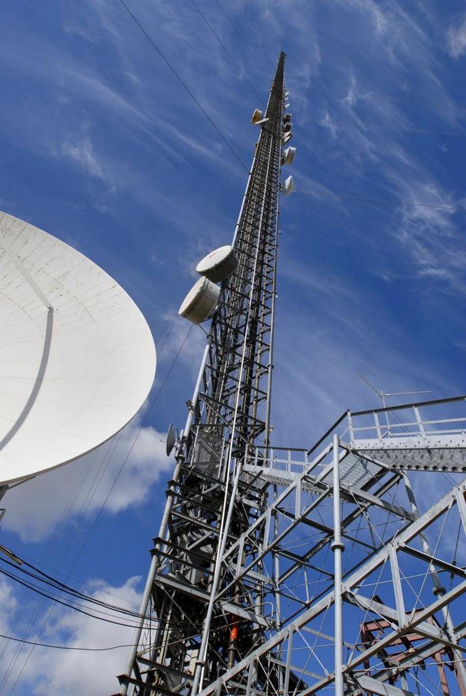 A tower in Walnut Grove collects data for the NOAA Earth System Research Lab in Boulder, Colo., and the Department of Energy’s Lawrence Berkeley National Laboratory in Berkeley.