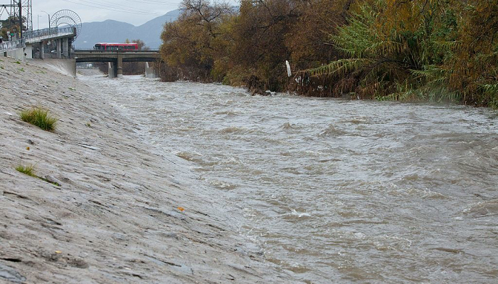 The Los Angeles River flows past the Atwater Village neighbourhood during a rain storm in Los Angeles, California on January 12, 2017.